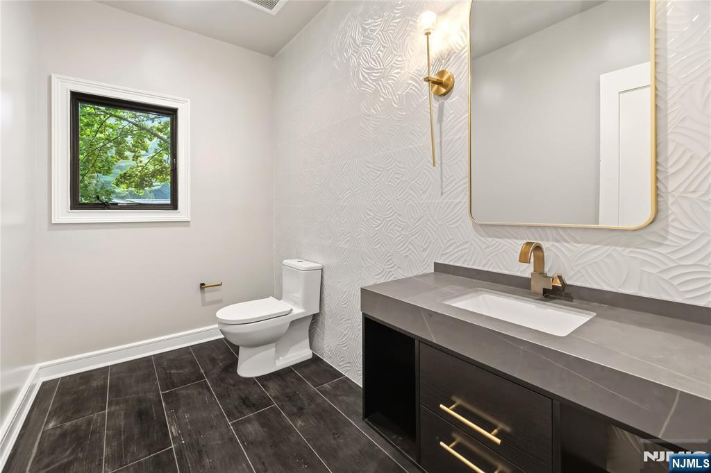 455 Sunset Avenue — photo 7