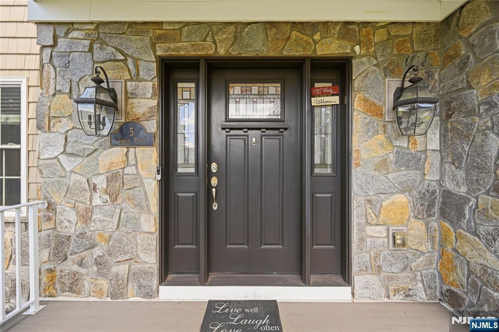 5 Jared Place - Photo 3