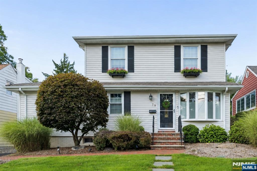 79 Bergen Ave, Waldwick, NJ 07463