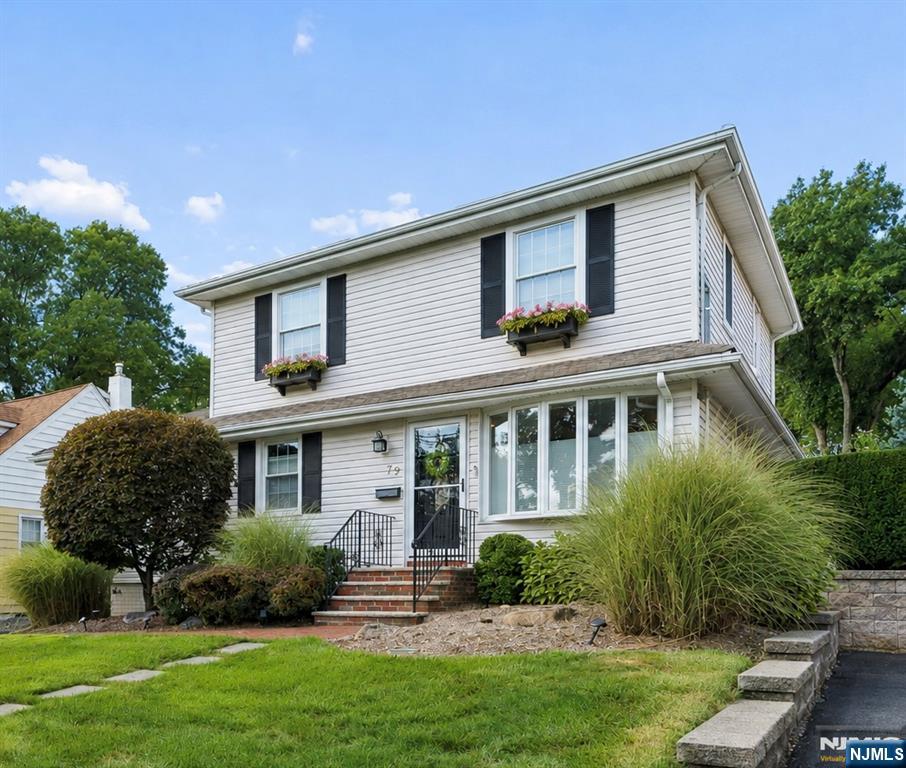 79 Bergen Ave, Waldwick, NJ 07463