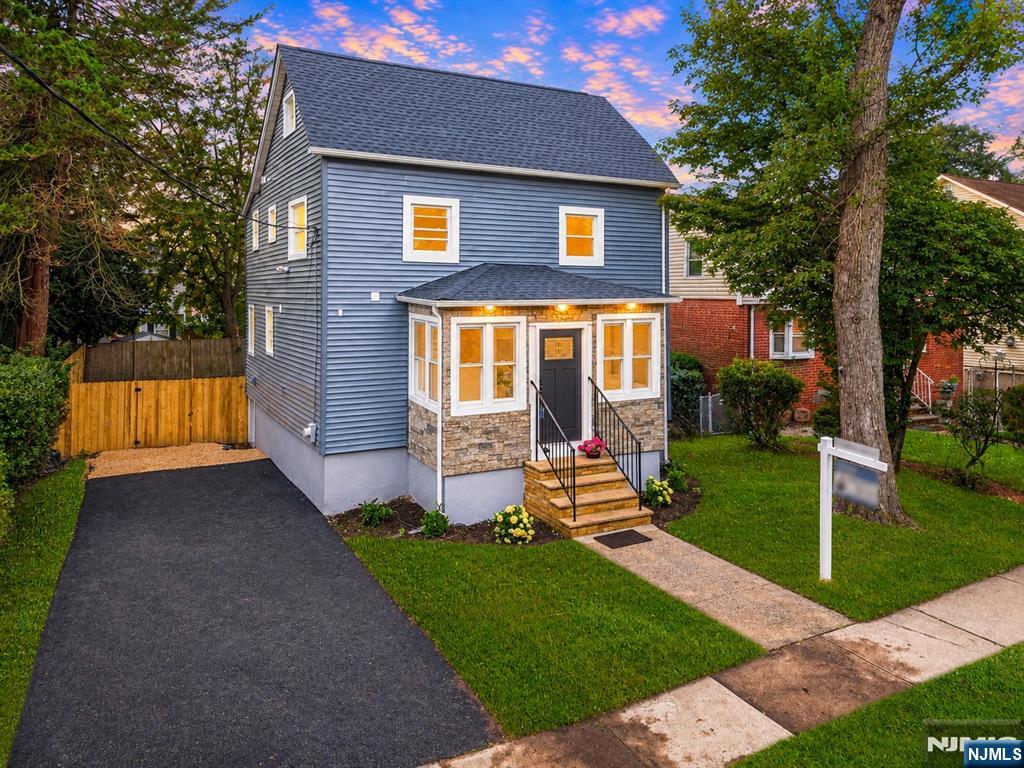 152 Washington Place - Photo 2