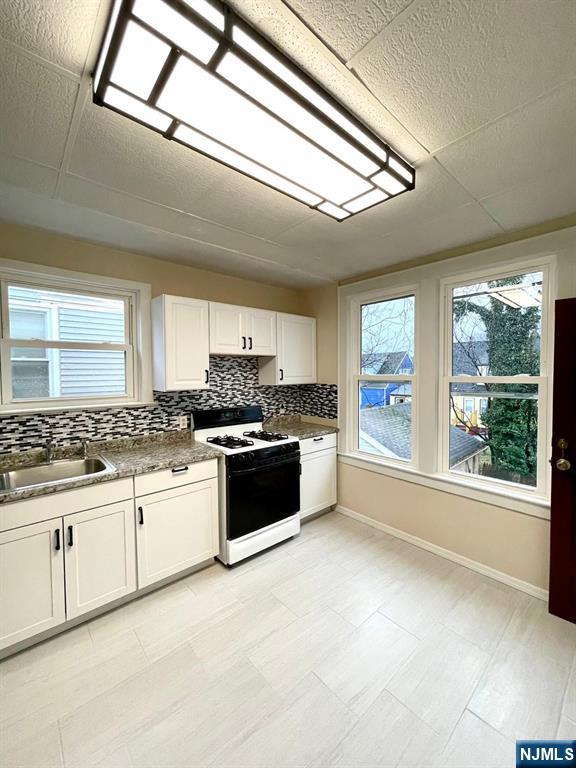16 Hazel Place 2 - Photo 2