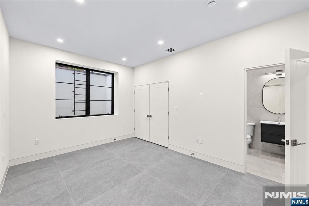 236 Woodcrest Avenue — photo 48