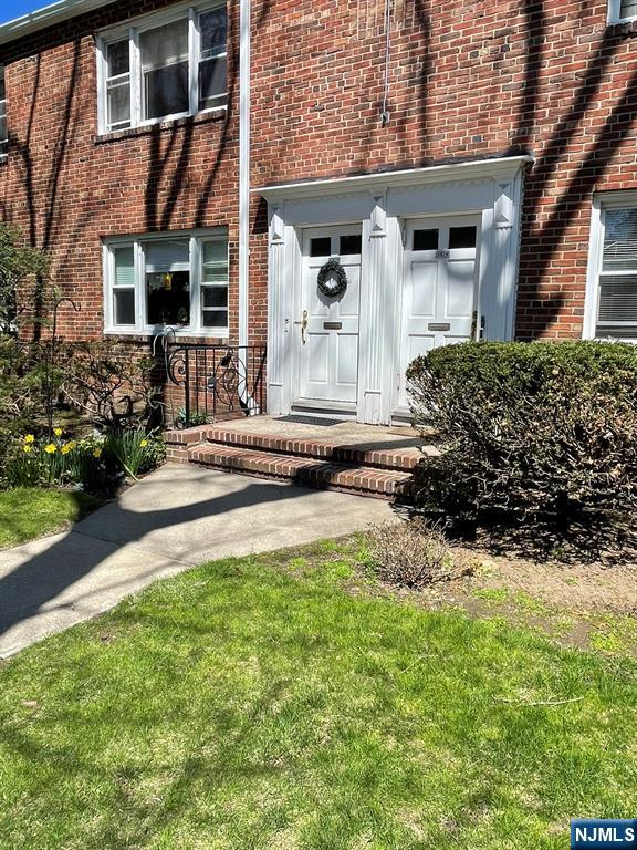 151 E Palisade Avenue C2 - Photo 1