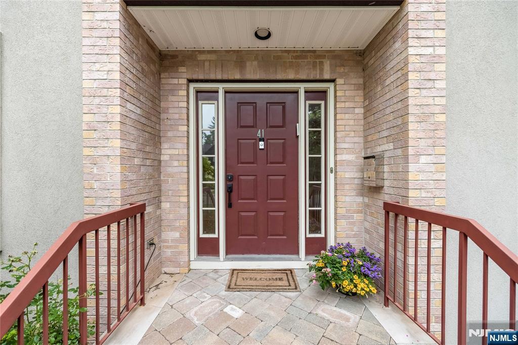 41 Downey Dr, Tenafly, NJ 07670
