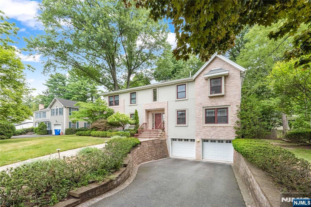 41 Downey Dr, Tenafly, NJ 07670