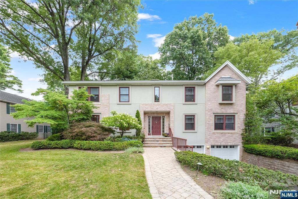 41 Downey Dr, Tenafly, NJ 07670