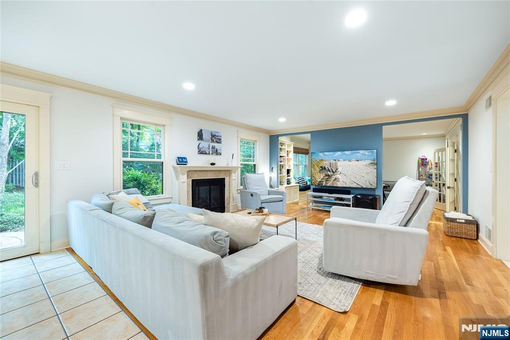 41 Downey Dr, Tenafly, NJ 07670