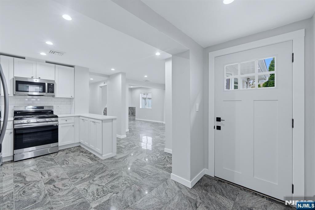 220 5th St, Fairview, NJ 07022