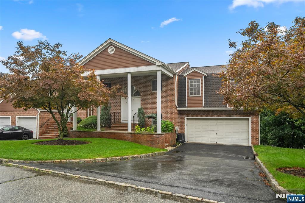 8 Beacon Hill - Photo 1