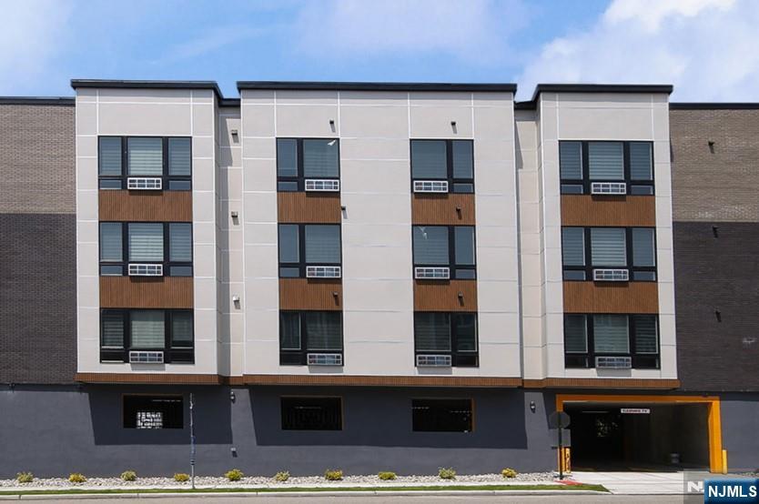 401 E Central Boulevard 4B - Photo 1