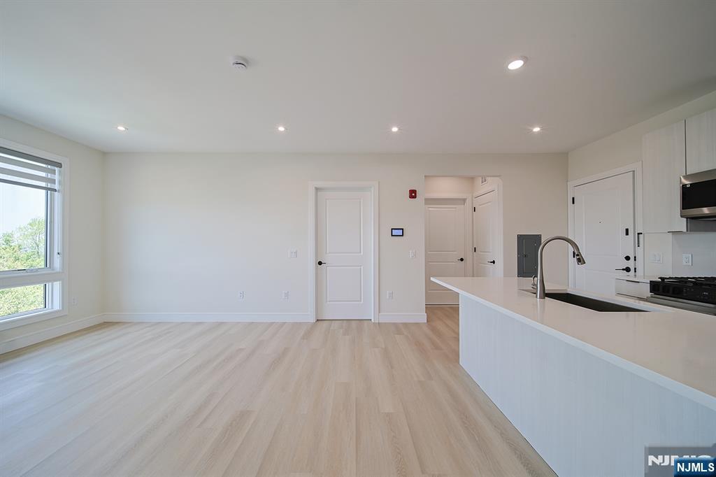 401 E Central Boulevard 4B - Photo 4
