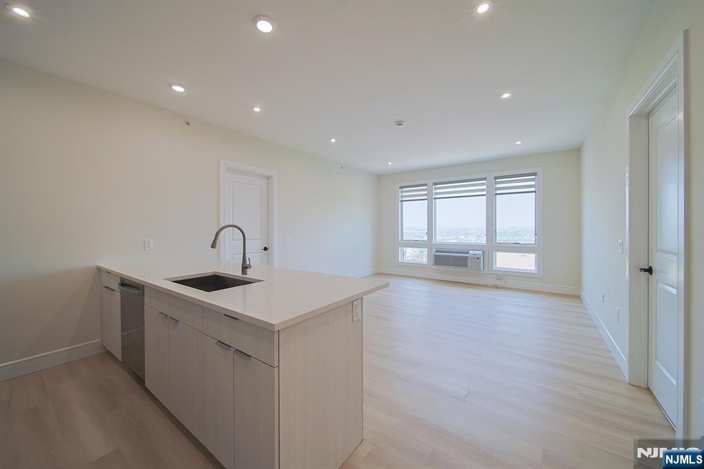 401 E Central Boulevard 4B - Photo 5