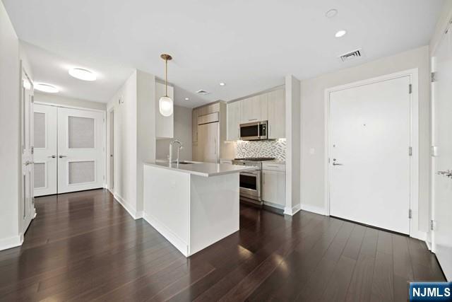 1200 Ave At Port Imperial 603 - Photo 4