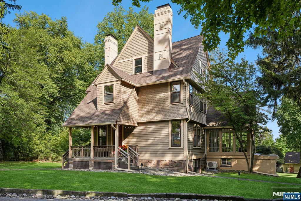 Photo 2 of Single family home for sale at 6 Edgehill Rd, West Orange, NJ 07052 | MLS# 26033374 | Listing updated on 2026-09-20