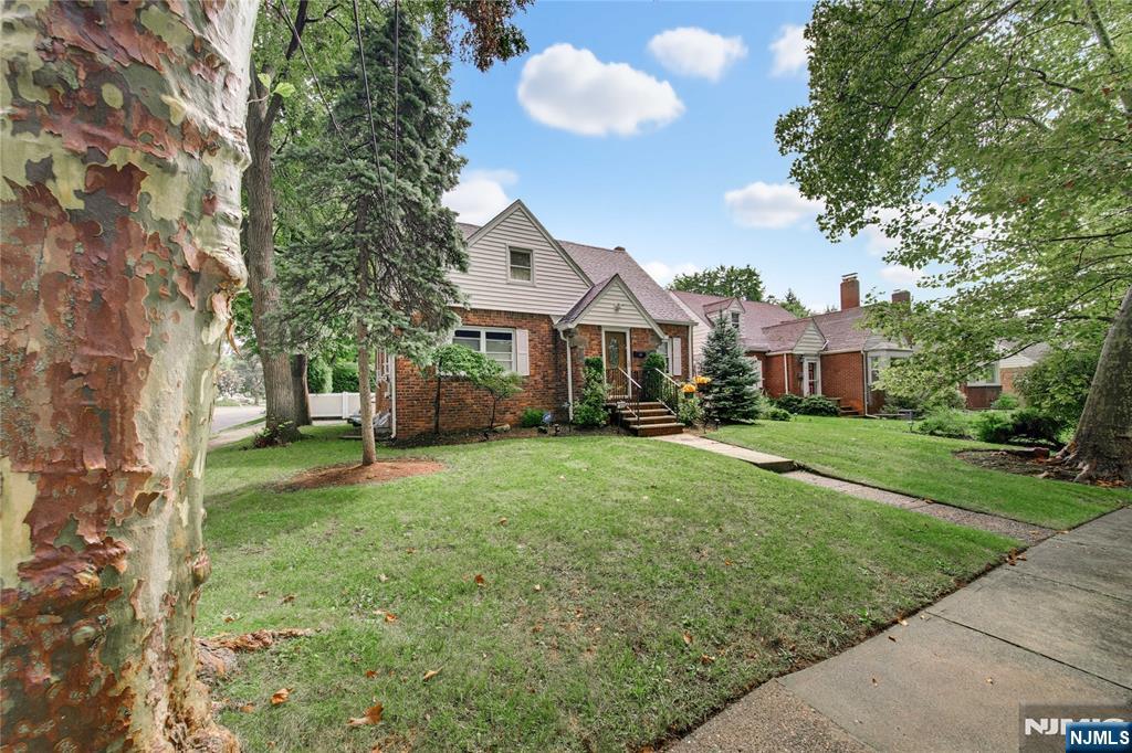 83 Fairfield Street - Photo 2