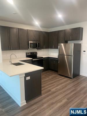 480 Paterson Avenue 106 - Photo 2