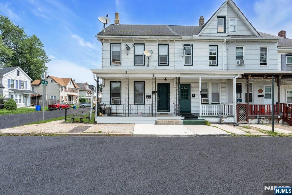 17 Railroad Avenue - Photo 2