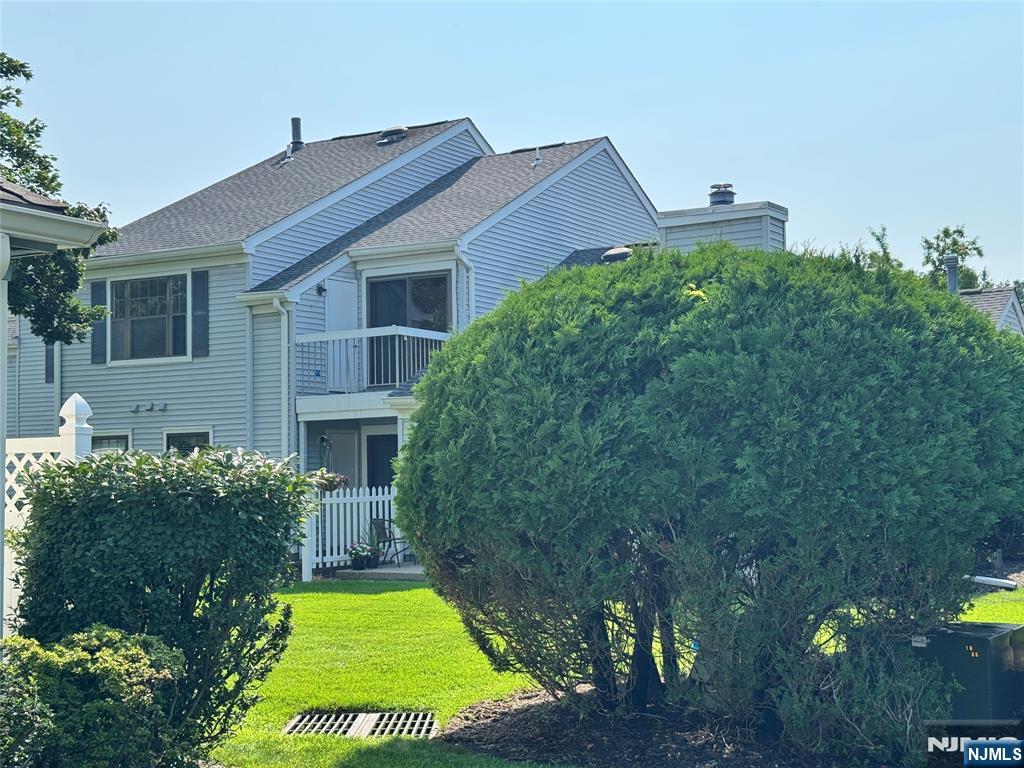 29 Krinsky Ct, Mahwah, NJ 07430