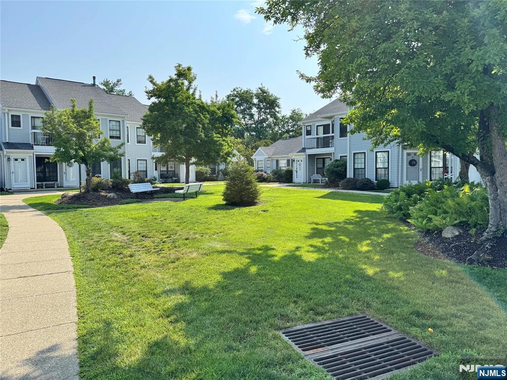 29 Krinsky Ct, Mahwah, NJ 07430