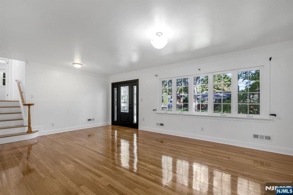 144 Seneca Court - Photo 2