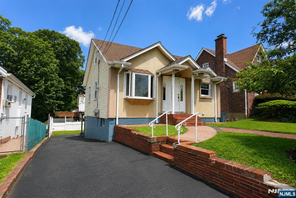 146 Liberty Avenue - Photo 2