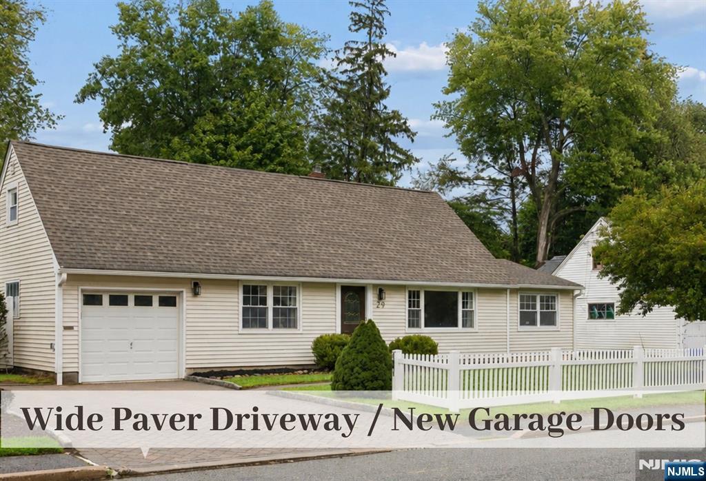 29 Lockwood Dr, Waldwick, NJ 07463