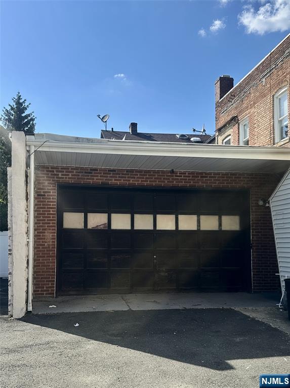 305 Green Avenue Garage - Photo 1