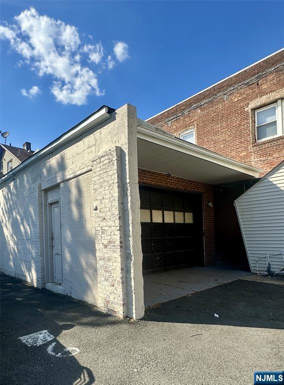 305 Green Avenue Garage - Photo 4