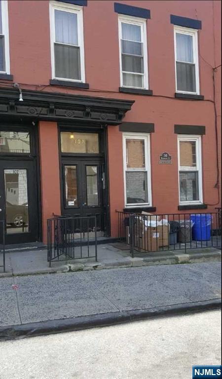 107 4th Street 1W - Photo 1