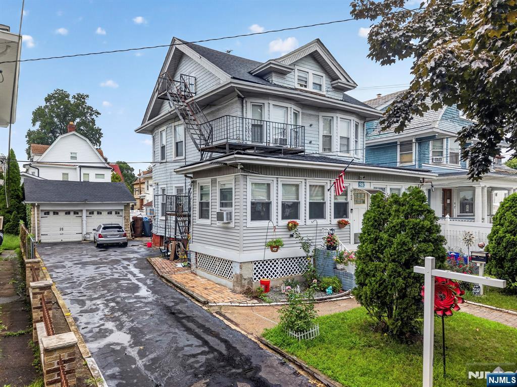 760-762 Parker Street - Photo 2