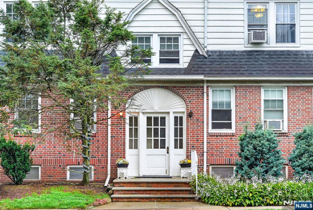 215 Terrace Avenue 2 - Photo 2