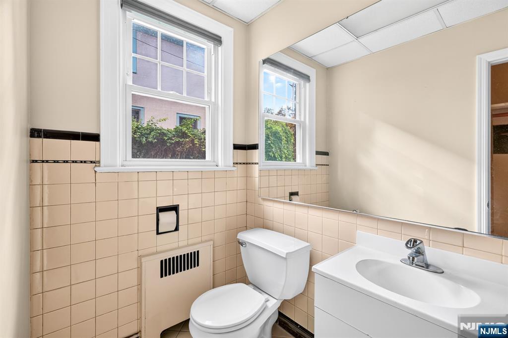 215 Terrace Avenue 2 - Photo 4