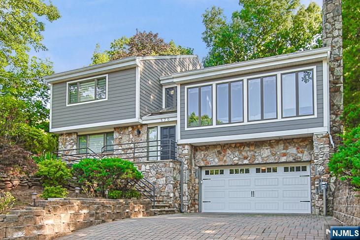 570 Grandview Terrace - Photo 2