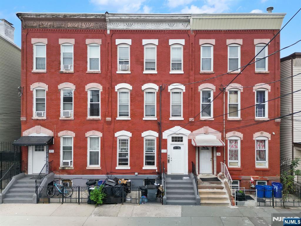 72 Columbia Street - Photo 1