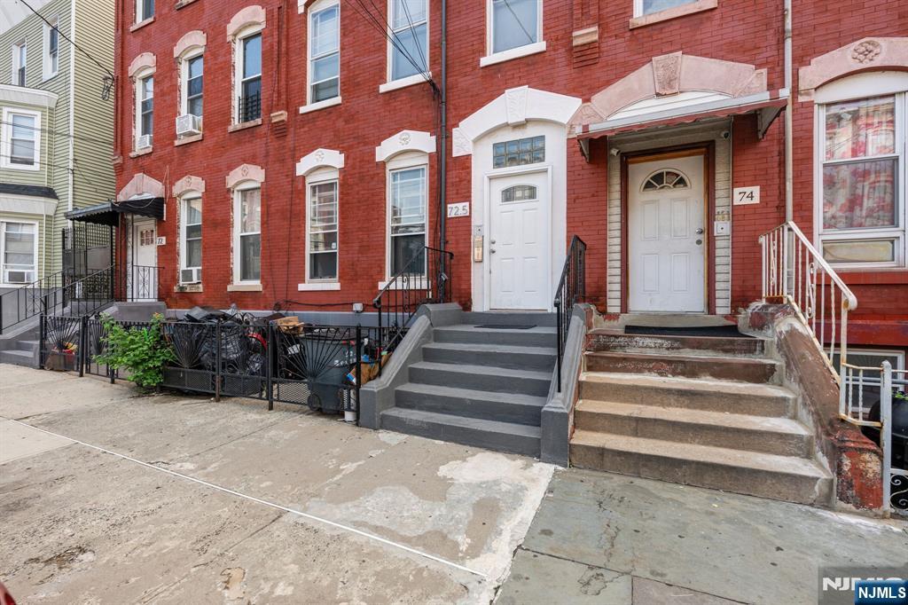 72 Columbia Street - Photo 2