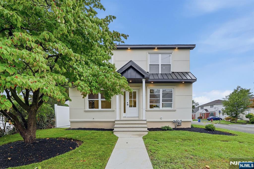 60 Lasalle Ave, Hasbrouck Heights, NJ 07604