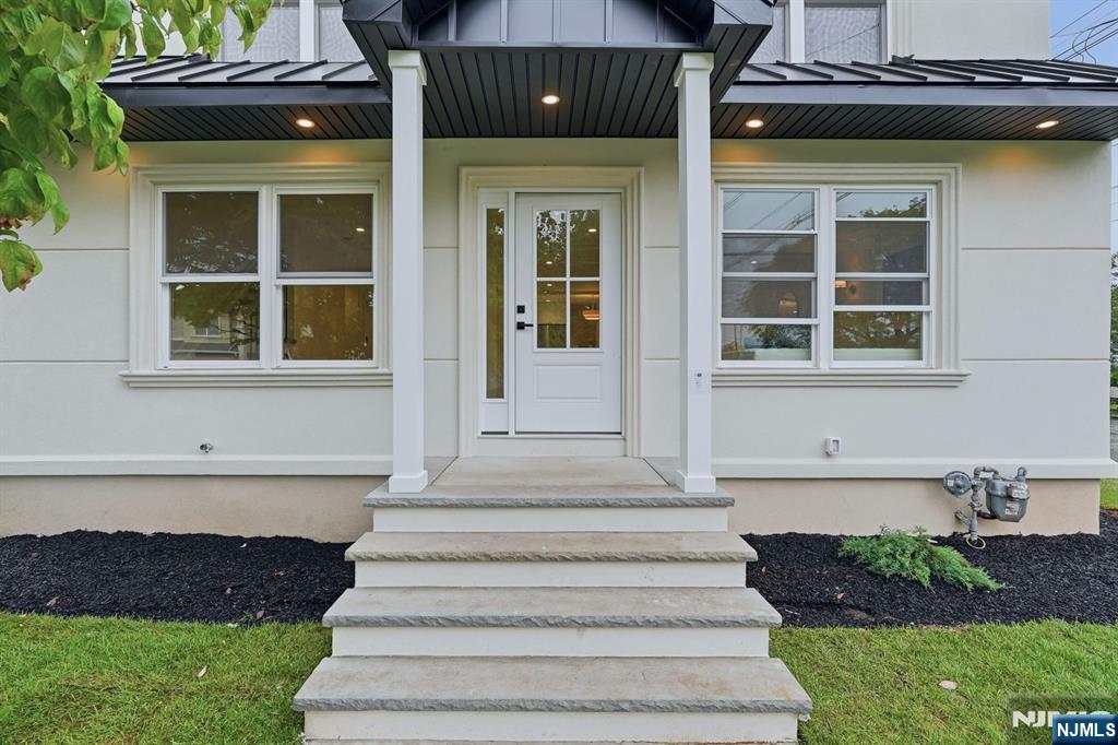 60 Lasalle Ave, Hasbrouck Heights, NJ 07604