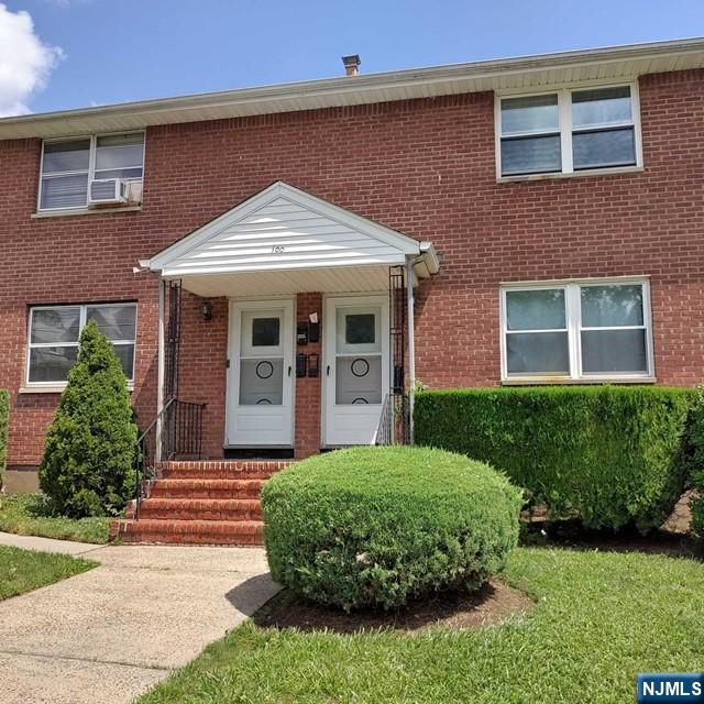 100 Clinton Place 2E - Photo 1