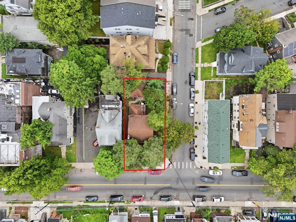 551-553 Sandford Avenue - Photo 1