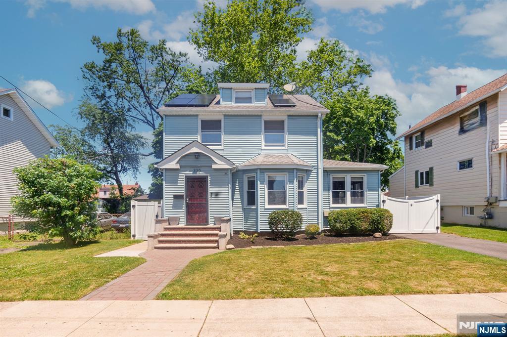 330 Simons Avenue - Photo 1