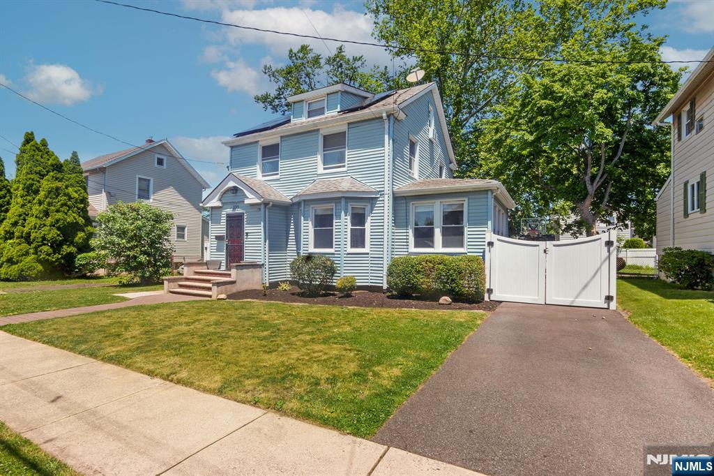 330 Simons Avenue - Photo 2
