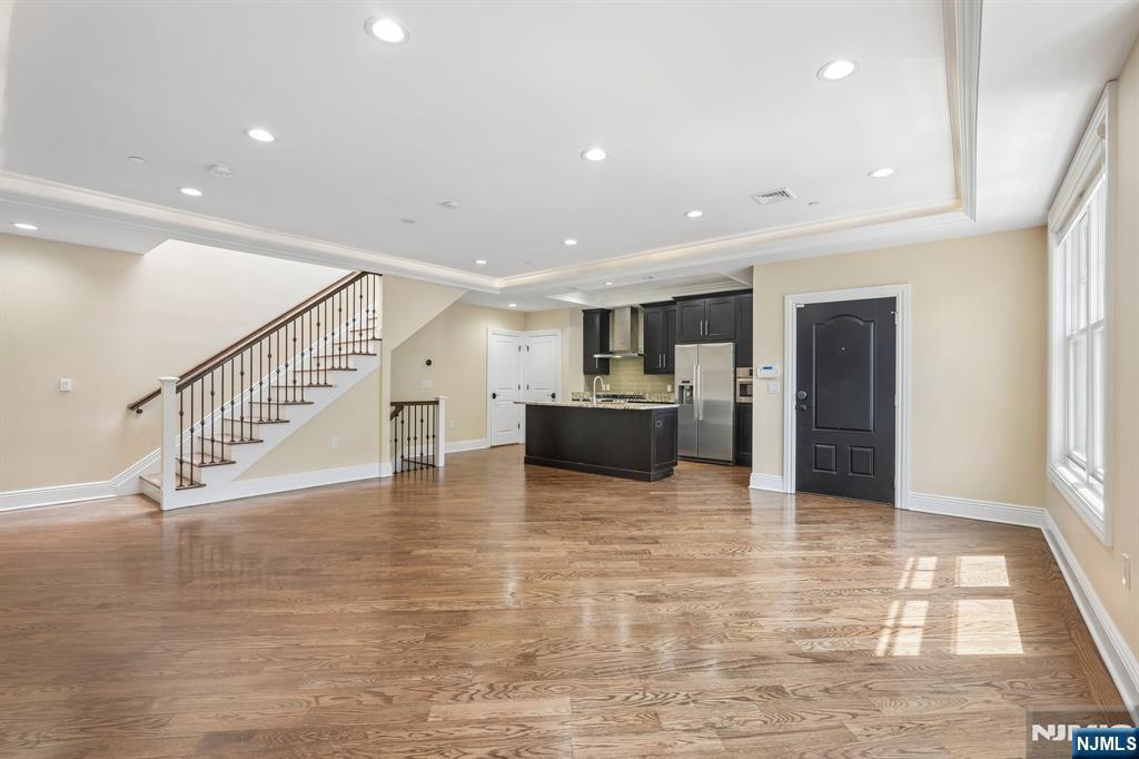 20 Marquis Ct, Edgewater, NJ 07020
