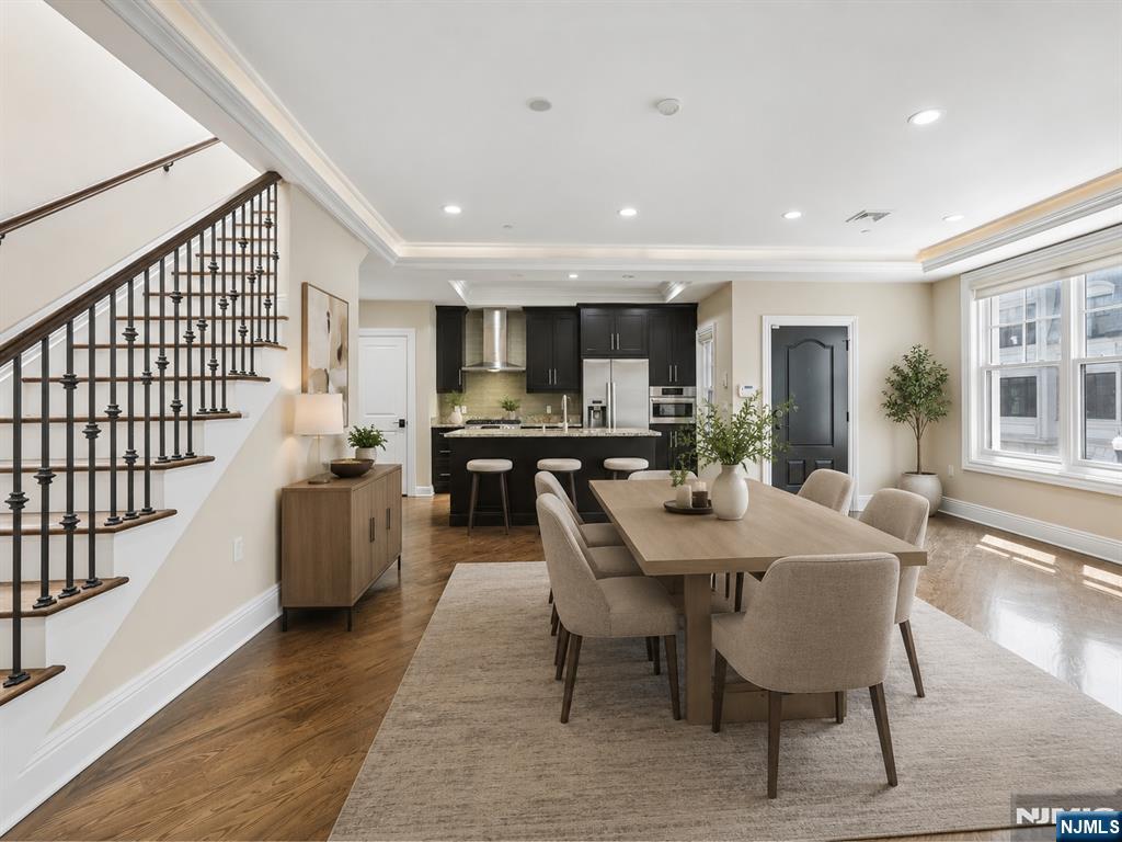 20 Marquis Ct, Edgewater, NJ 07020