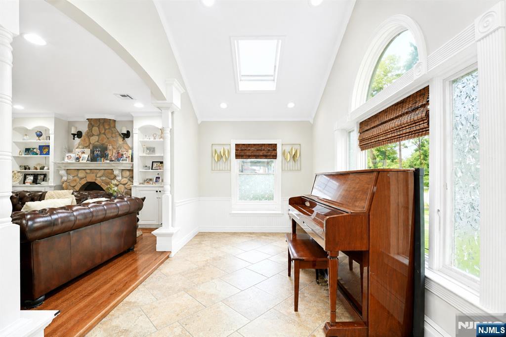 2319 Colonial Drive - Photo 3