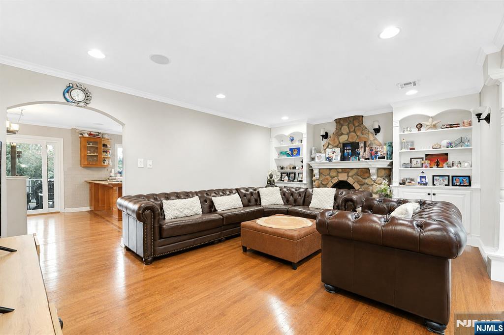 2319 Colonial Drive - Photo 4