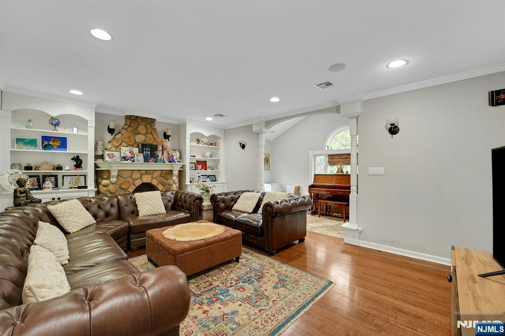 2319 Colonial Drive