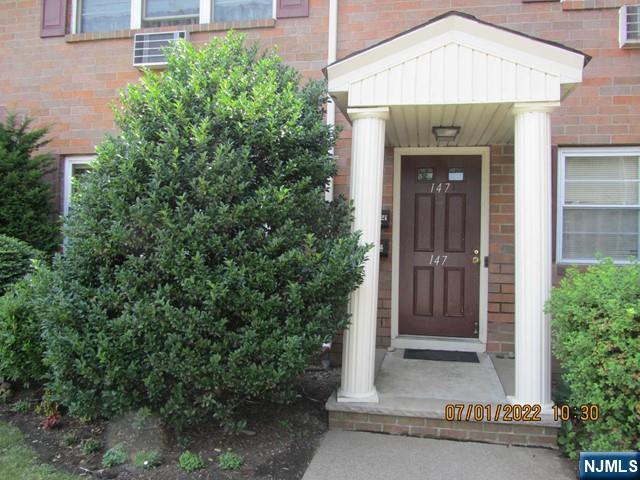 147 N Maple Avenue 3148 - Photo 1
