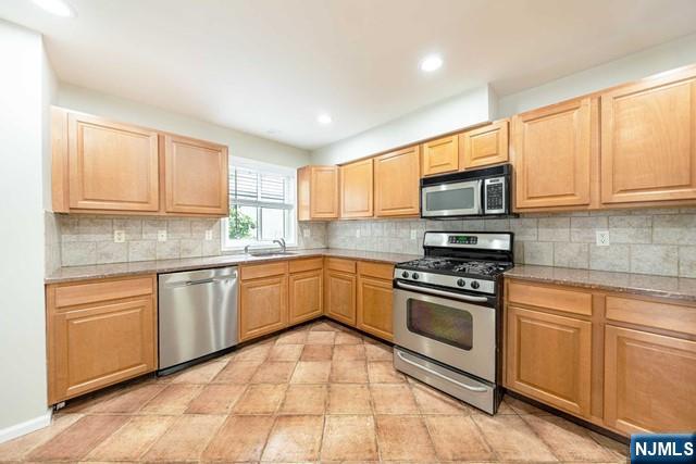 702 Bergen Boulevard 1 - Photo 4