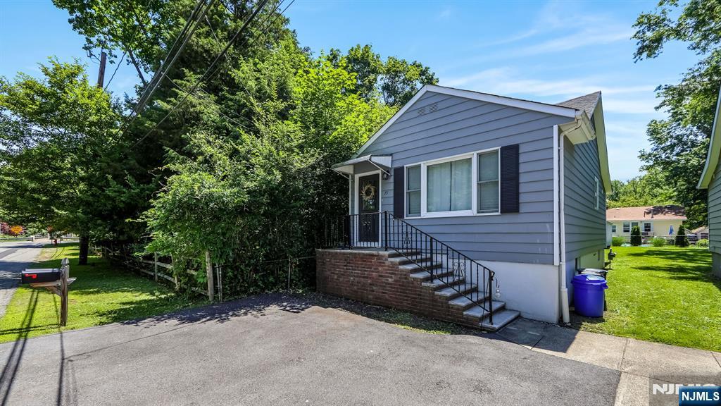 15 Grandview Avenue - Photo 1